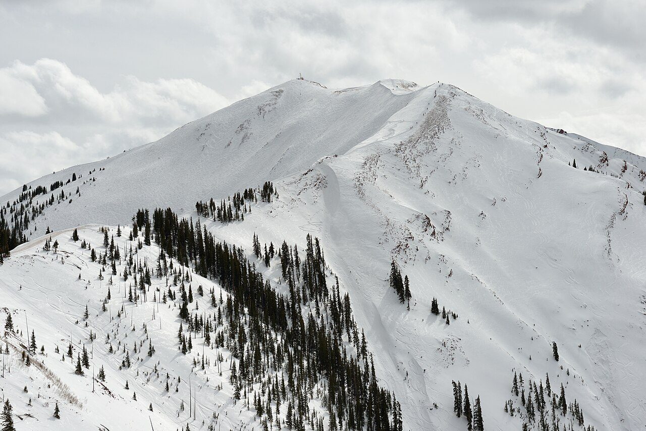 Highland Bowl at Aspen Highlands seen from Loge Peak