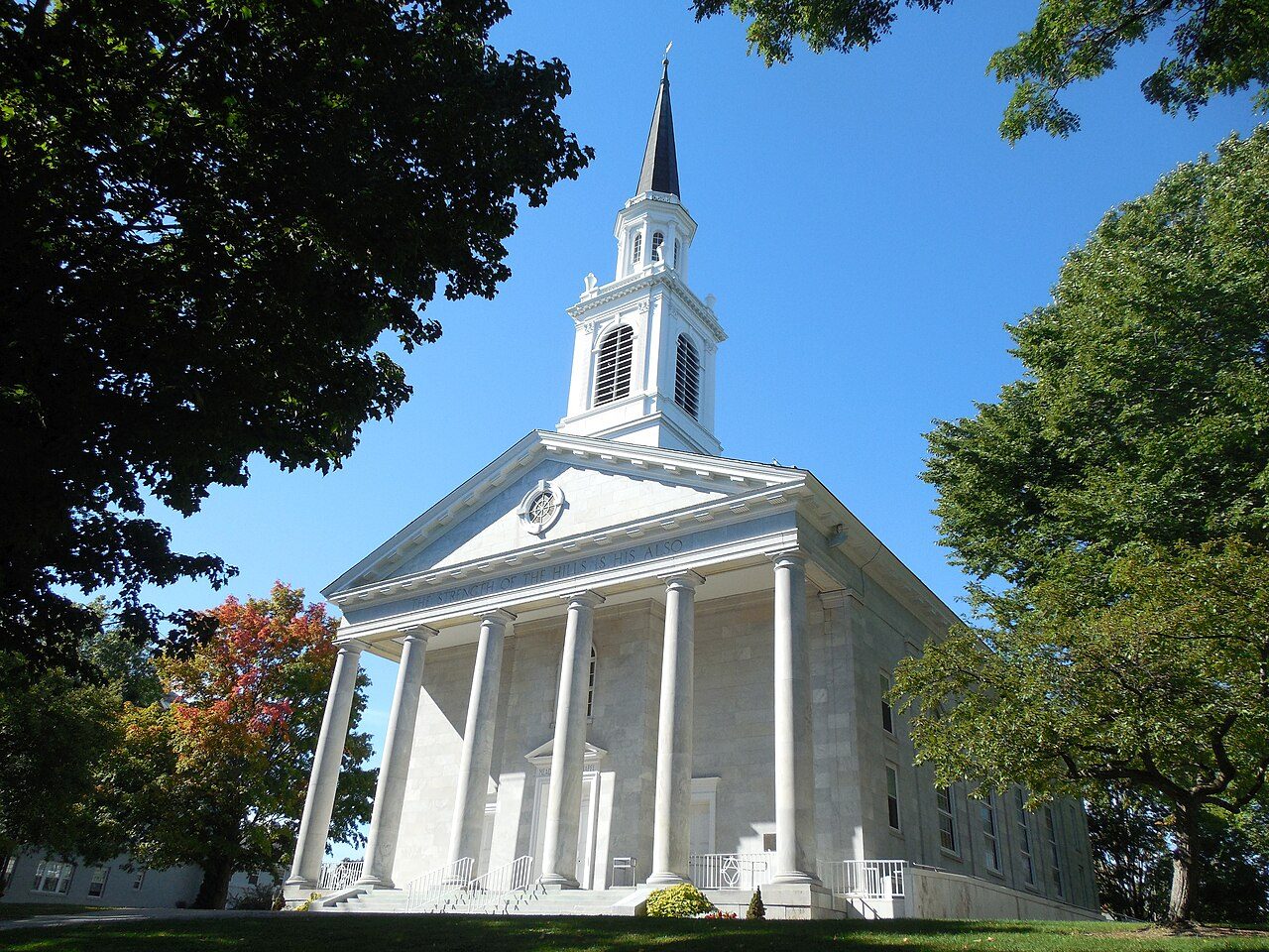 Mead Memorial Chapel with its white spire on the Middlebury College campus