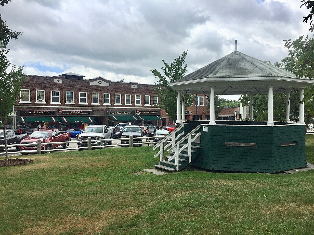 The town oval in downtown Plymouth, New Hampshire